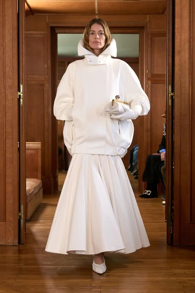 Look 3